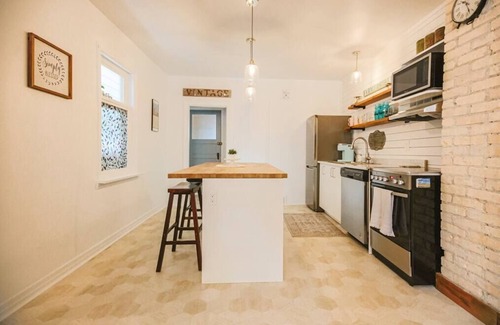 Saskatoon House | *The Canary!! Minutes to downtown and river!!*
