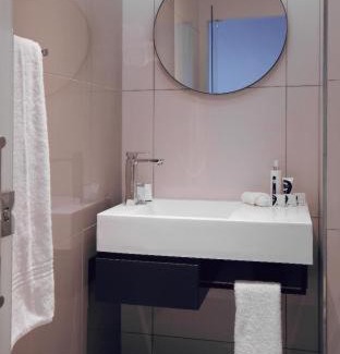 Sandown Hotel | The Capital on the Park