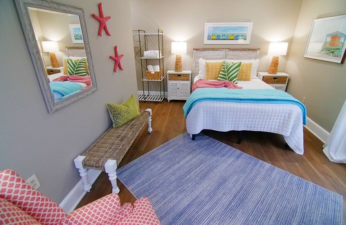 Tallahassee Apartment | The Capitol Inn - Destin Room - Queen bed