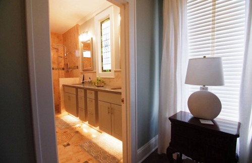 Tallahassee Apartment | The Capitol Inn - Parkland Room - King bed, PARKLAND KING ROOM