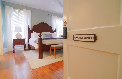 Tallahassee Apartment | The Capitol Inn - Parkland Room - King bed, PARKLAND KING ROOM