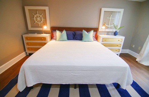 Tallahassee Apartment | The Capitol Inn Sarasota Room - King bed