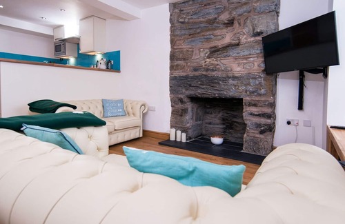 Borth-y-Gest Cottage | The Captain's Bank