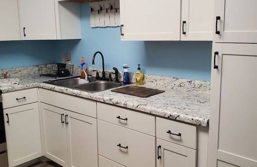 Carrabelle Apartment | The Captain's Quarters @ COLE'S LODGE
