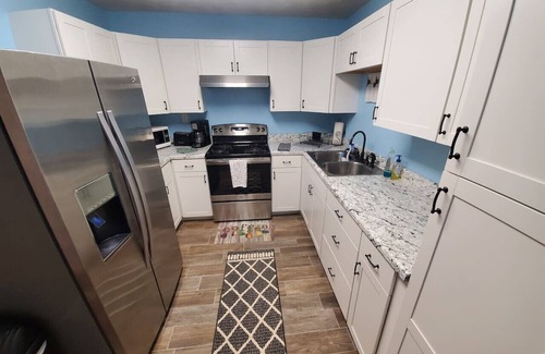 Carrabelle Apartment | The Captain's Quarters @ COLE'S LODGE