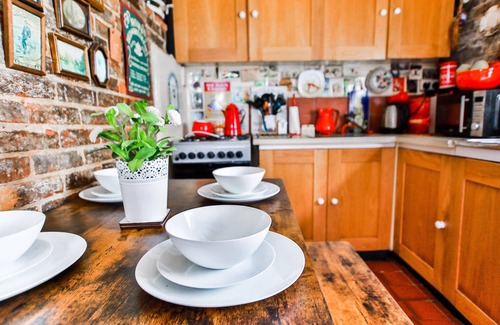 Old Town Hastings Apartment | The Captains Cottage