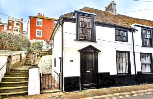 Old Town Hastings Cottage | The Captains Cottage (Old Town)