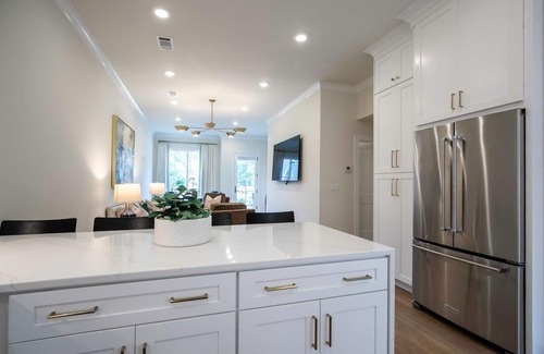 Oxford House | The Carolina, 2BR Luxe Stay by Velvet Ditch Villas