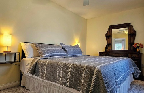 Fort Payne House | The Carriage House: Charming Guest House w/BR, LR, DR, Full Kitchen, & Bath