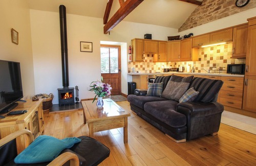 Alberbury Cottage | THE CART HOUSE, romantic, character holiday cottage in Alberbury