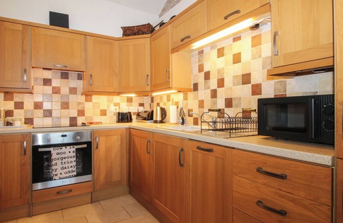 Alberbury Cottage | THE CART HOUSE, romantic, character holiday cottage in Alberbury