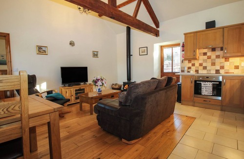 Alberbury Cottage | THE CART HOUSE, romantic, character holiday cottage in Alberbury