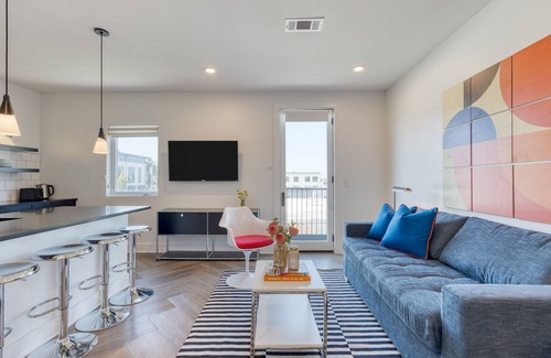 Historic Edgefield Apartment | The Carter 504 by Avantstay Mins to Downtown