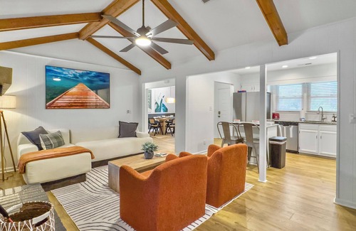 Lincolnville House | The Caspian: family friendly haven with private pool perfect for large groups