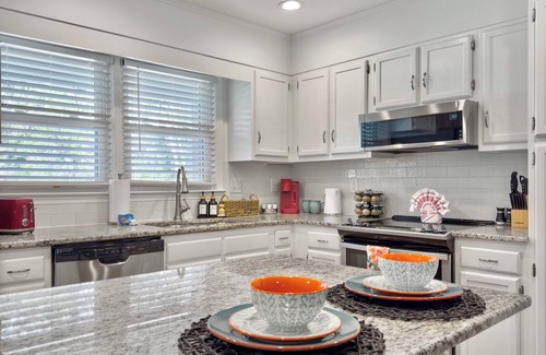 Lincolnville House | The Caspian: family friendly haven with private pool perfect for large groups