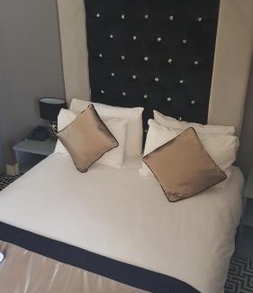 Neath Hotel | The Castle Hotel Neath