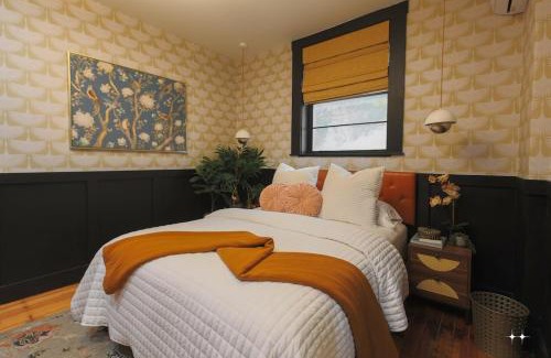 Downtown El Paso Apartment | The Cat's Meow Apt1 Cozy Historic Sunset Heights