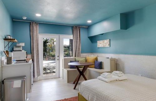 Sanibel Apartment | The Catalina - Upgraded Suite at Palmview Inn of Sanibel with Bikes