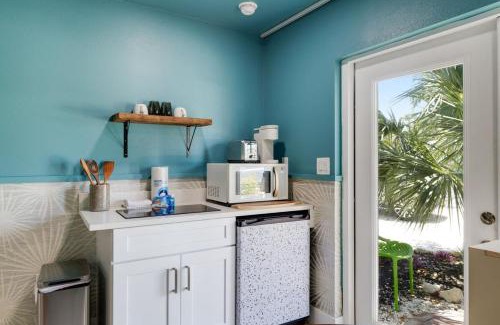 Sanibel Apartment | The Catalina - Upgraded Suite at Palmview Inn of Sanibel with Bikes