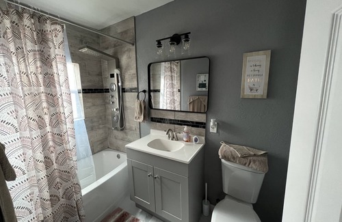 Lawton House | The Cater House - charming 3-bedroom house with WiFi in peaceful Lawton
