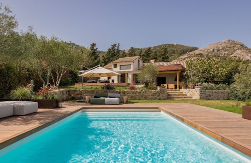 Betis House | The Cave (Large) - Luxury in the countryside