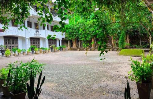 Kithulgala Hotel | The Cave Retreat
