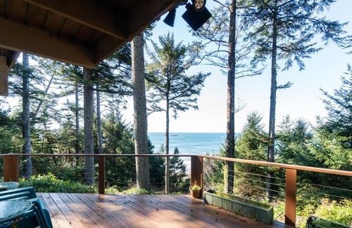 Otter Rock House | The Cedar House