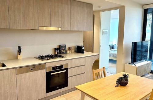 Adelaide Central Business District Apartment | "The Cedar" in the heart of CBD/Realm 1 BR Apt/Wi-Fi/Gym