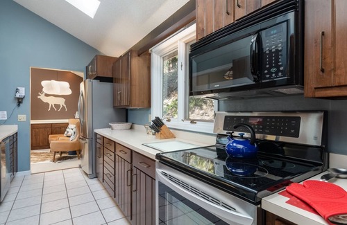 Windcliff Estates House | The Cedars Vacation Home at Windcliff by RedAwning