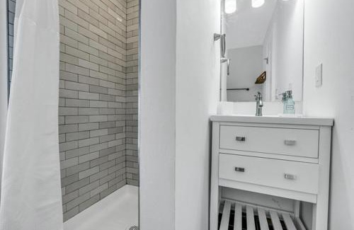Ocean Grove Hotel | The Central Ave House