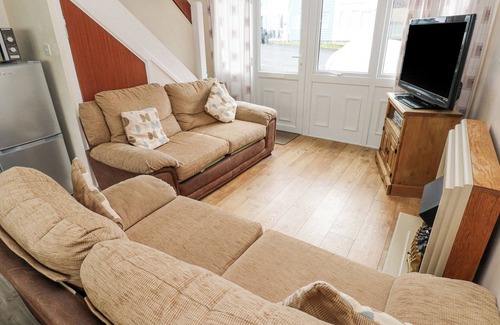 Stackpole Cottage | THE CHALET, family friendly, country holiday cottage in Lamphey