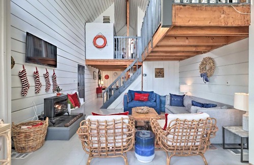Eatonton House | The Chalet on Sinclair with Private Dock and Kayaks!