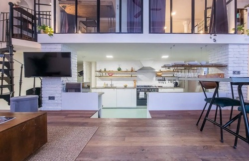 Poplar House | The Chancel · Stunning Historic Chancel Home Near DLR I PTK | Pass the Keys