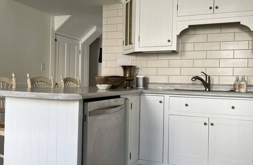 Prince Edward House | The Chapel Street Guesthouse in Downtown Picton