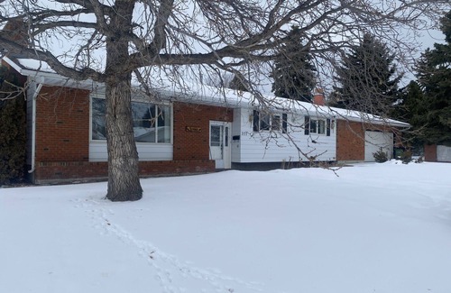 Southeast Edmonton House | The Character of Lee Valley