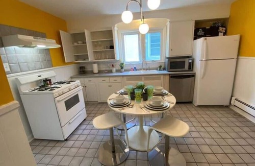 Brooklawn - St. Vincent Apartment | The Charles Home 4 King Beds 2bath 2kitchn 2Living