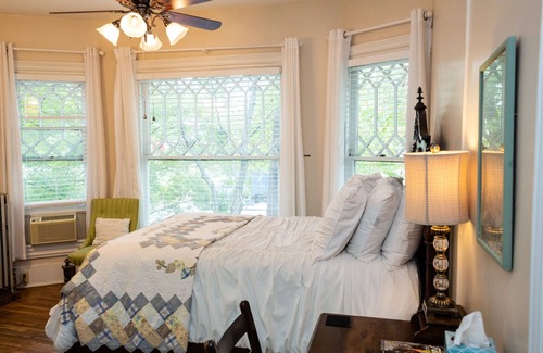 Hendersonville Bed & Breakfast | The Charleston Inn
