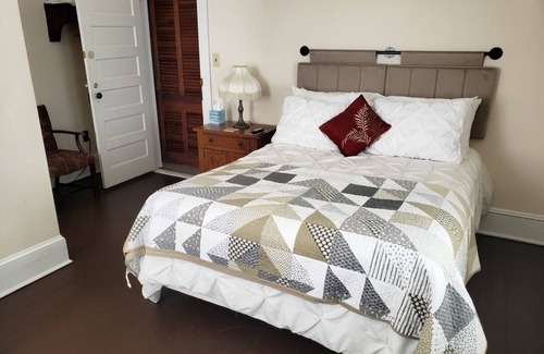 Hendersonville Bed & Breakfast | The Charleston Inn