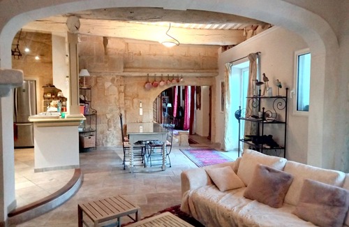 Montfrin House | The charm of stone