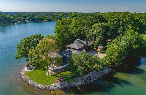 Mayhew House | The Chasestone