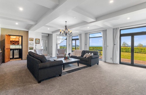 Omokoroa Cottage | The Chateau Grande – Exclusive Couples Retreat