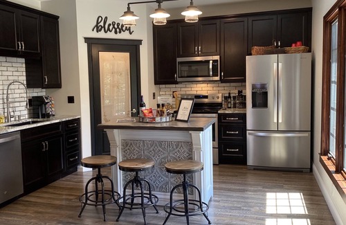 Gilbertsville House | The Chateau Relaxo 4BR 4-1/2BA Open Concept on Kentucky Lake