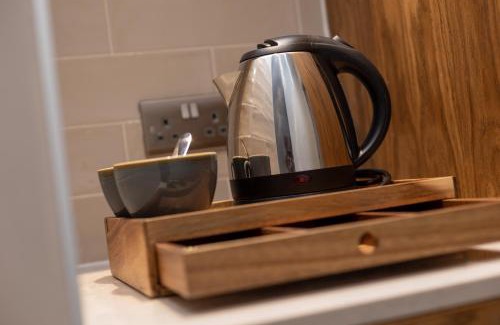 Woolmer Green Hotel | The Chequers Inn