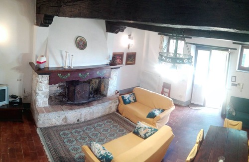 Spoleto Apartment | The Cherry Tree Apartment Farmhouse La Paladina