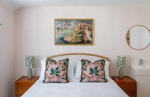 Kemptown Apartment | The Chic Coastal Retreat - 3BD