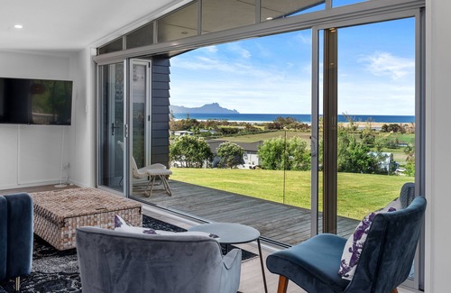 Waipu House | The Chocolate Box - Waipu Cove Holiday Home