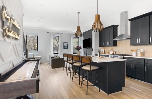Eighth Avenue House | The Chorus- Rooftop Lounge + 1.5 miles to Broadway!