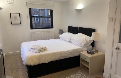 Kensal Green Apartment | The CiniCue House