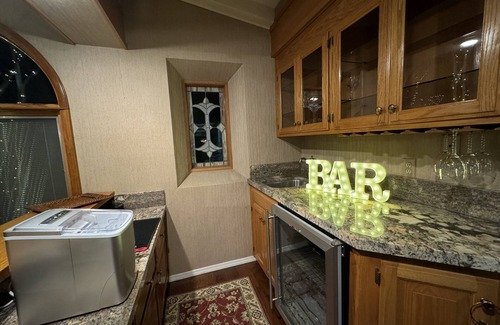 Porterville House | "The Citrus House on the Prairie"nFARM STAY RETREAT
