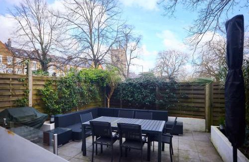 Northcote House | The Clapham Crib - Spacious 4BDR House with Patio
